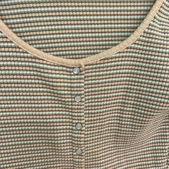 LEVI’s Women’s Brit snap long sleeve ribbed scoop neck knit top Abercrombie - Picture 5 of 9